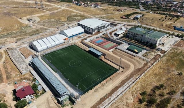 Melekbaba Spor Kompleksi Açılışa Gün Sayıyor