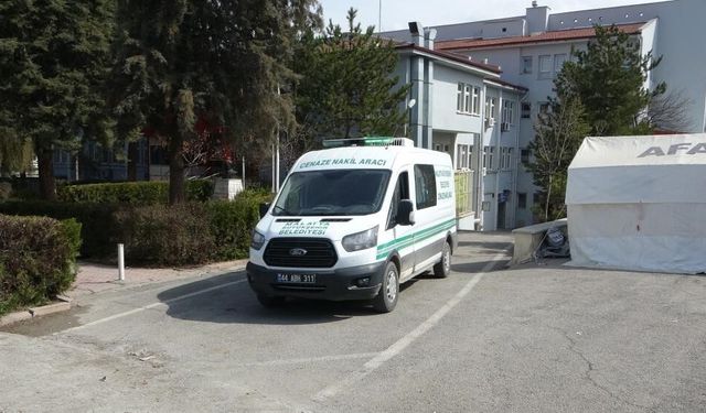 69 Yaşındaki Öğretmen Evinde Ölü Bulundu