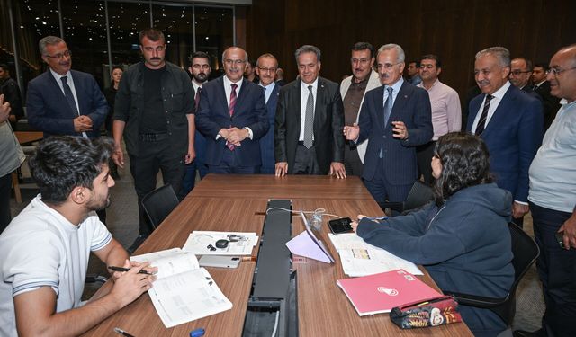 Bakan Uraloğlu’ndan Şehir Kütüphanesine Tam Not