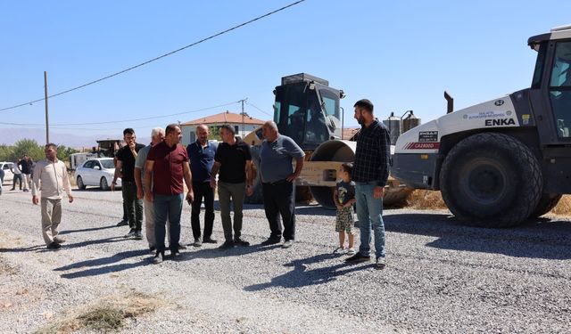 Başkan Ulutaş’tan Eğin Mahallesi’nde Yol Mesaisi