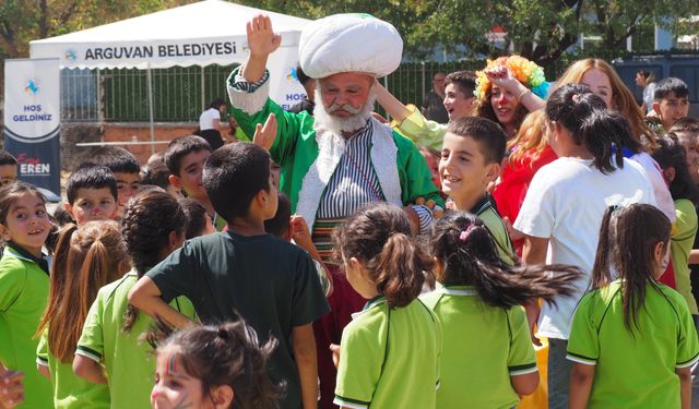 Minikler Okula Eğlenceyle Başladı