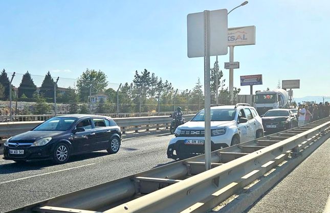 Zincirleme Kaza: 5 Araç Birbirine Girdi, 1 Yaralı