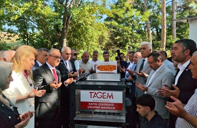 Sarı Altın”a Akıllı Dokunuş: Kayısı Patik Makinesi Sahada