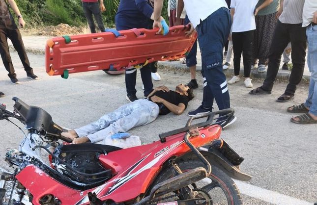 Motosiklet Forklifte Çarptı: Sürücü Yaralandı