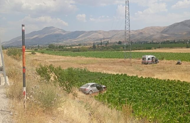Feci Kaza! Otomobil Şarampole Uçtu: 3 Yaralı