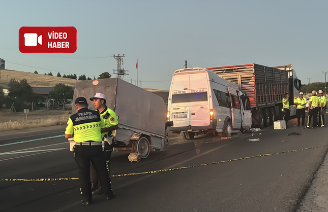 Battalgazi’de İşçi Servisi Tıra Çarptı: 3’ü Ağır 18 Yaralı