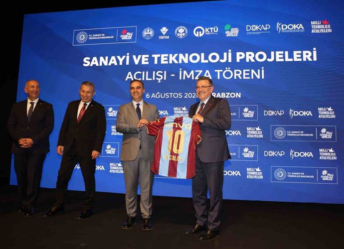 Bakan Kacır'dan Trabzonspor'a Salah teşekkürü