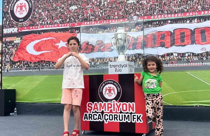 Çorum FK taraftarları şampiyonluk kupasıyla buluştu