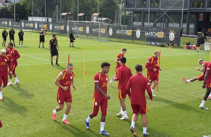 Galatasaray, yeni sezon hazırlıklarını sürdürüyor