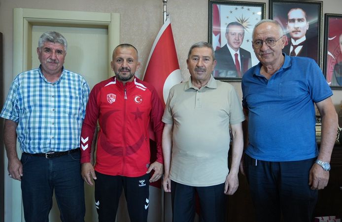 Dünya Şampiyonu Güreşçiye Darende’de Tebrik