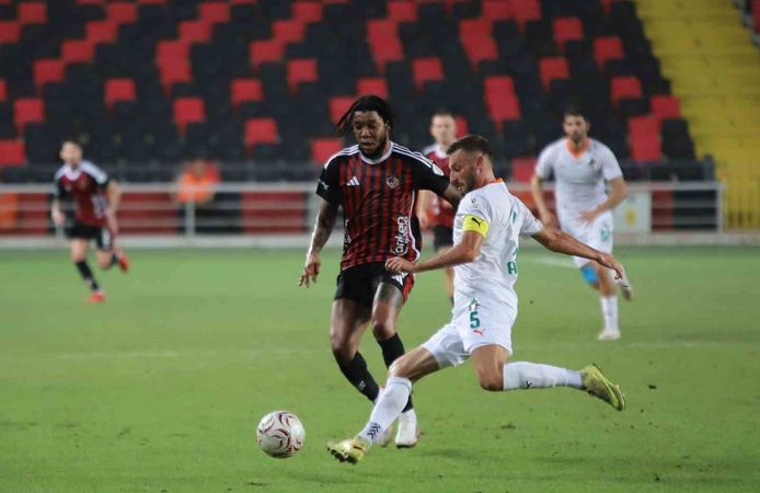 İlk Haftada Takıldı: Alanyaspor ile 1-1 Berabere