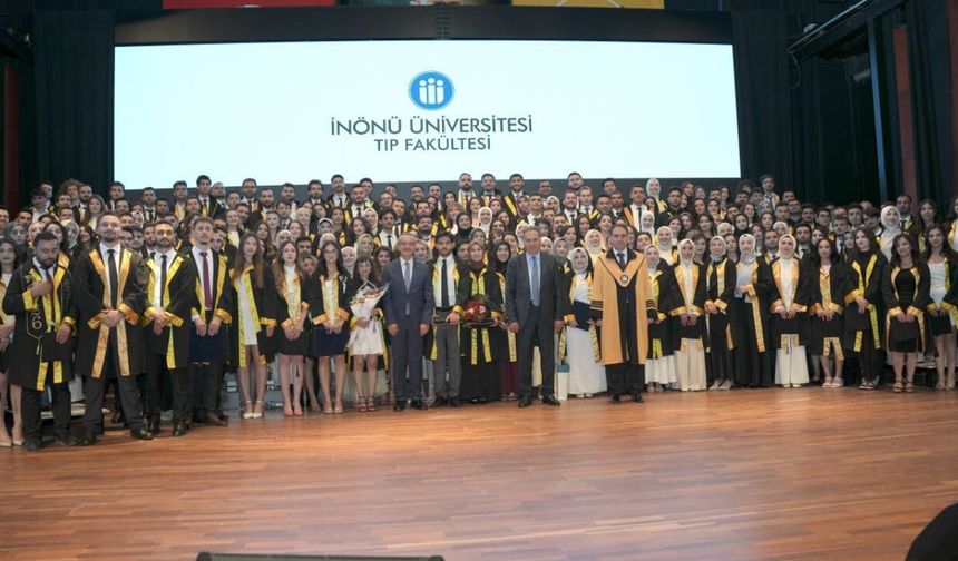 İnönü Üniversitesi Tıp Fakültesi'nde mezuniyet coşkusu