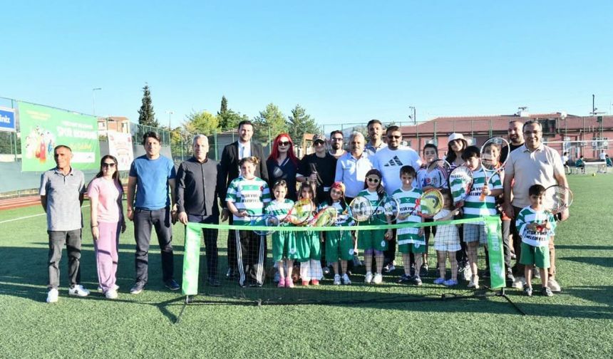 Yeşilyurt'ta yaz spor okulları ve spor akademisi coşkuyla açıldı