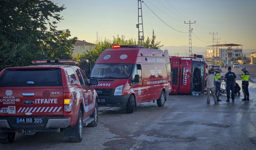 Malatya'da yangına giden itfaiye aracının devrilmesi sonucu 3 kişi yaralandı