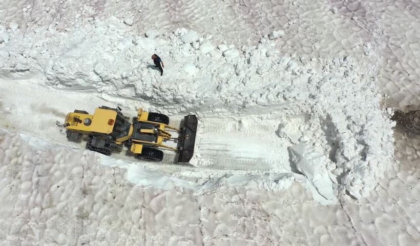 Yurt genelinde sıcak hava Kars'ta ise kar mesaisi var