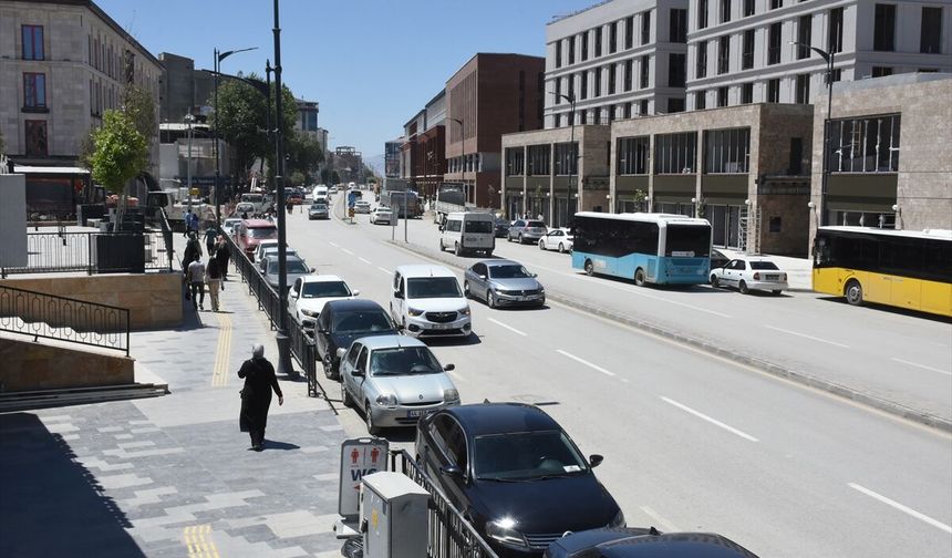 Kavurucu Sıcak: 5 İlde Hayat Yavaşladı
