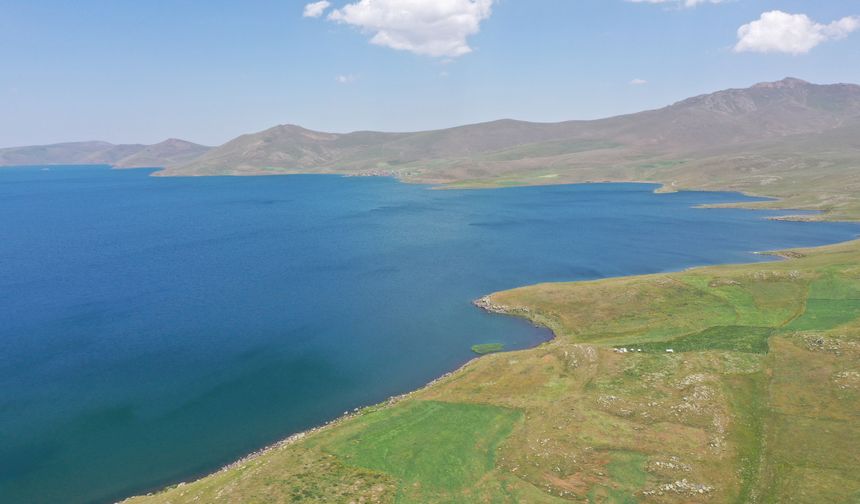 Balık Gölü serin havasıyla ziyaretçilerini ağırlıyor