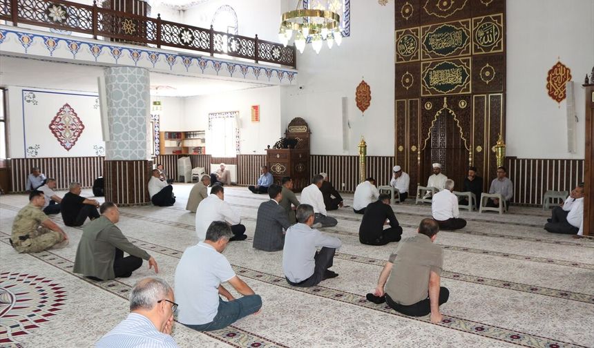 Karlıova'da şehitlerin kabirleri ve aileleri ziyaret edildi