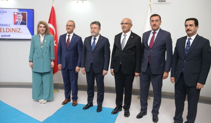 Bakan Yumaklı, Malatya'da ziyaretlerde bulundu