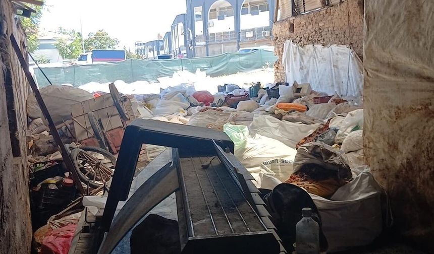 Battalgazi’de Sağlıksız Kayısı Deposu Mühürlendi
