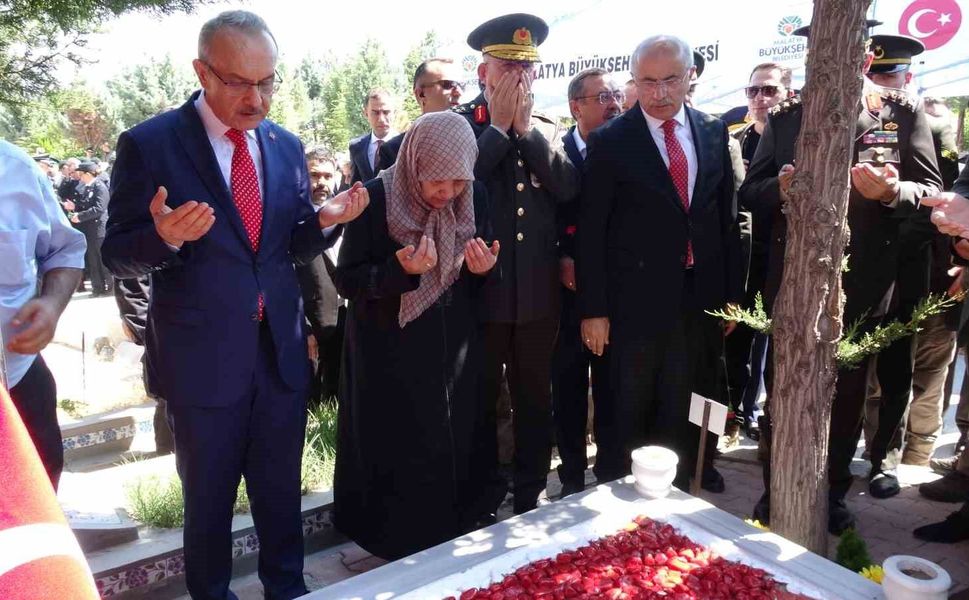 Malatya'da 15 Temmuz şehitleri mezarları başında anıldı