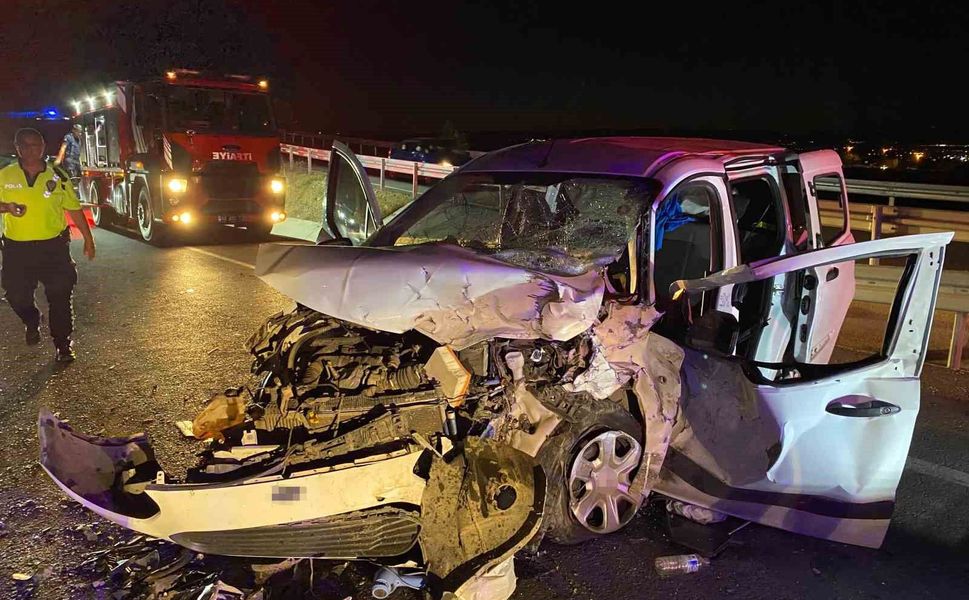 Malatya'da hafif ticari araç otomobille çarpıştı: 5 yaralı