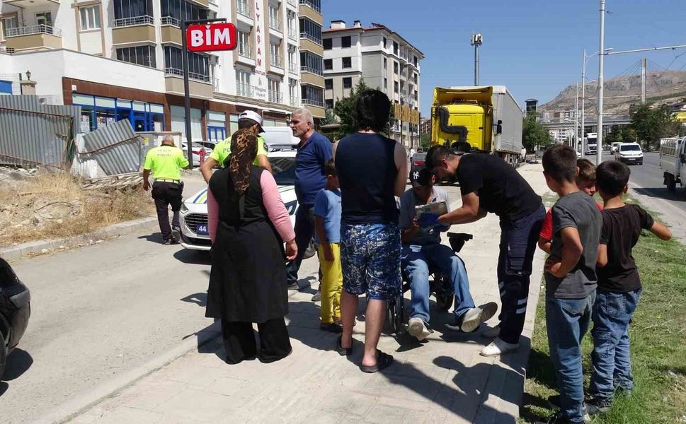 Ters yöne giren engelli vatandaşa otomobil çarptı