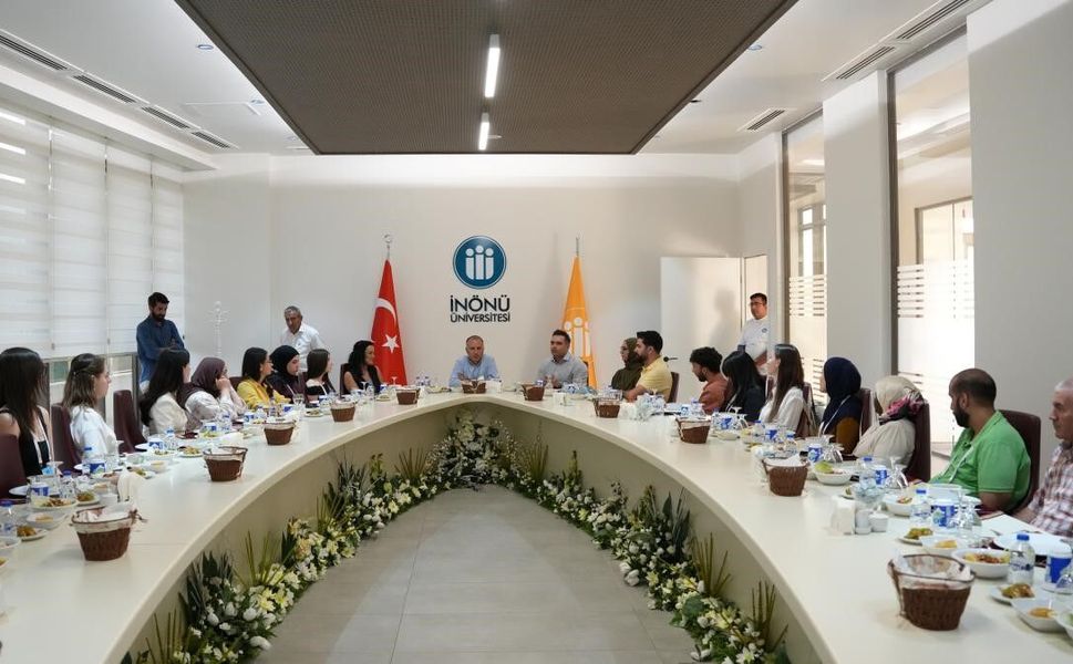 Türkçe Yaz Okulu düzenlenen kapanış yemeğiyle sona erdi