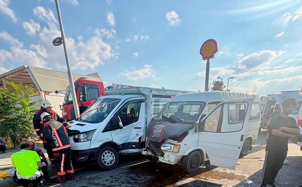 Malatya'da minibüs ile kamyonet çarpıştı: 6 yaralı