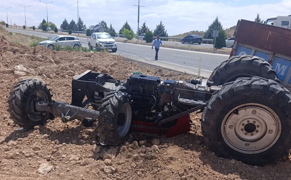 Malatya'da traktör devrildi: 2 yaralı