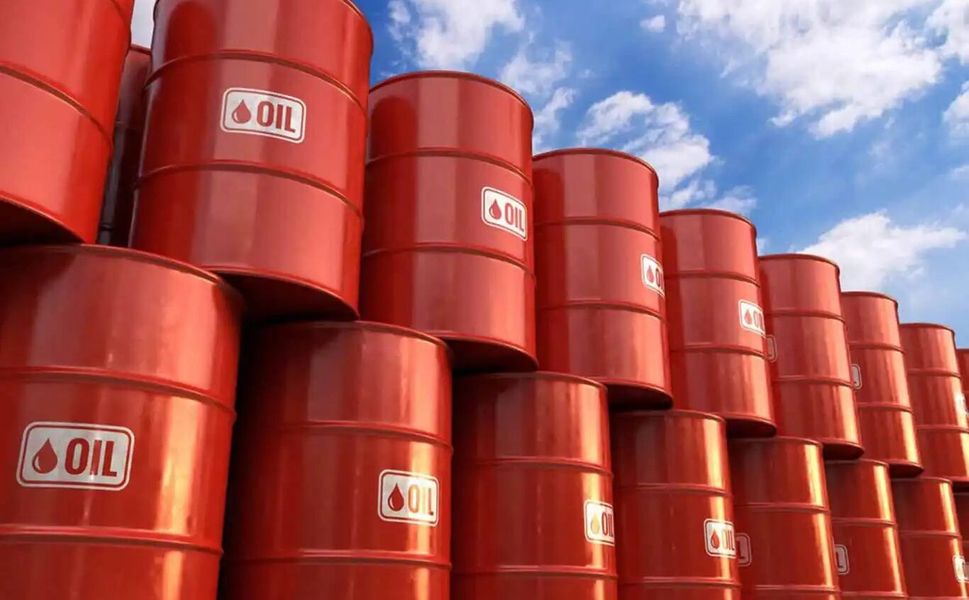 Petrol fiyatları arz endişeleriyle 90 doları aştı