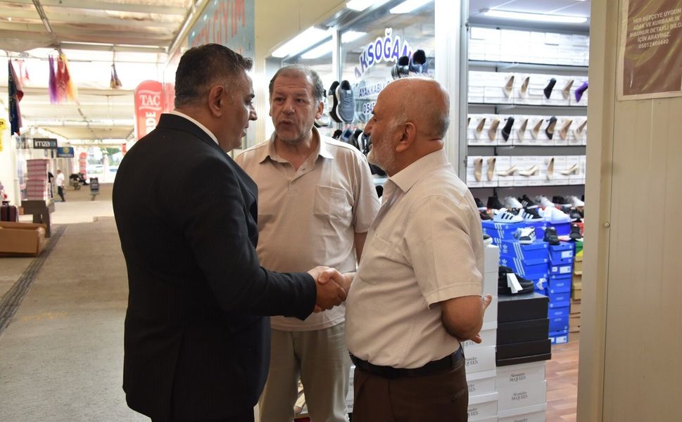 Sadıkoğlu: 'Yeni Çarşıda Ruhsat Sorunu Esnafı Zorluyor'