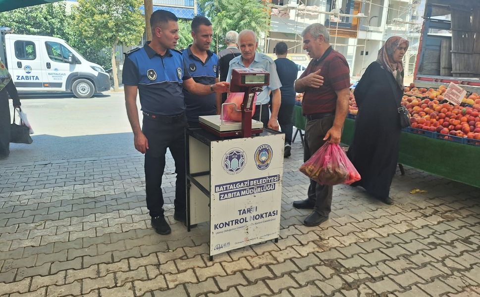 Zabıta Ekiplerinden Semt Pazarında Sıkı Denetim