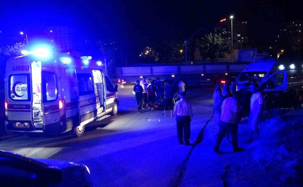 Motosiklet Kazası: 2 Kardeş Yaralandı, Sürücü Kaçtı