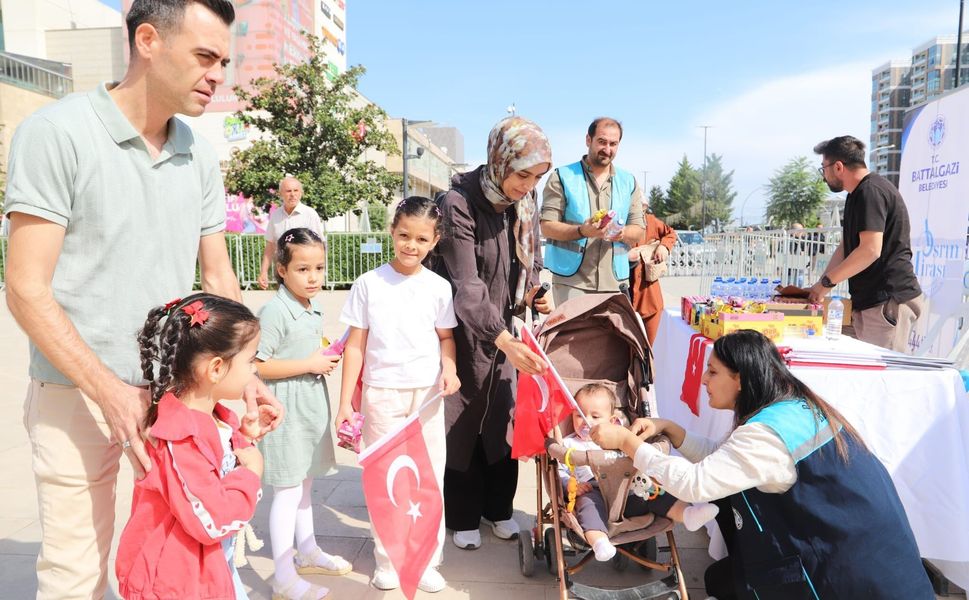 Zafer Bayramı Coşkusu Bayraklarla Taçlandı