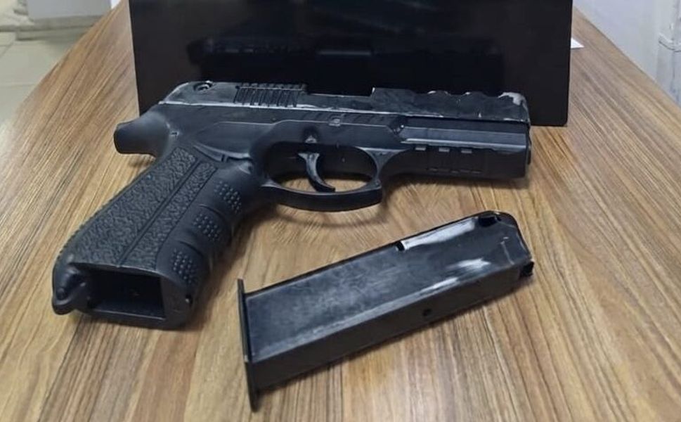 Araç Kurşunlandı, Şüpheli Ruhsatsız Tabancayla Yakalandı