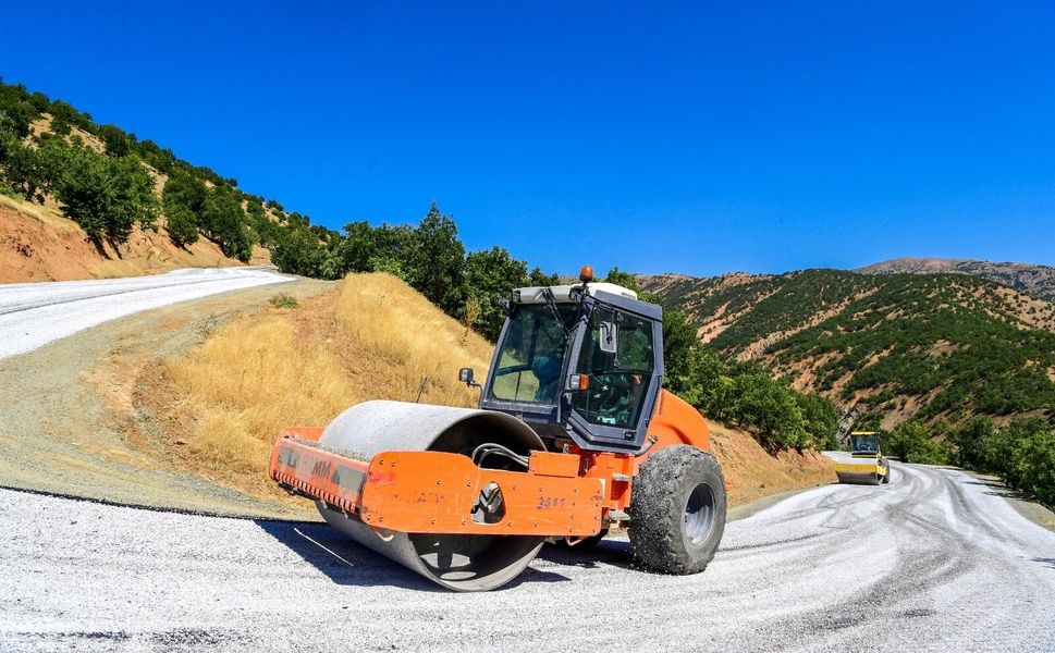 Pütürge’de 14 Kilometrelik Yol Çalışması Sürüyor
