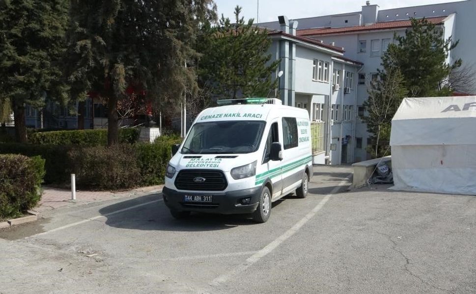 69 Yaşındaki Öğretmen Evinde Ölü Bulundu