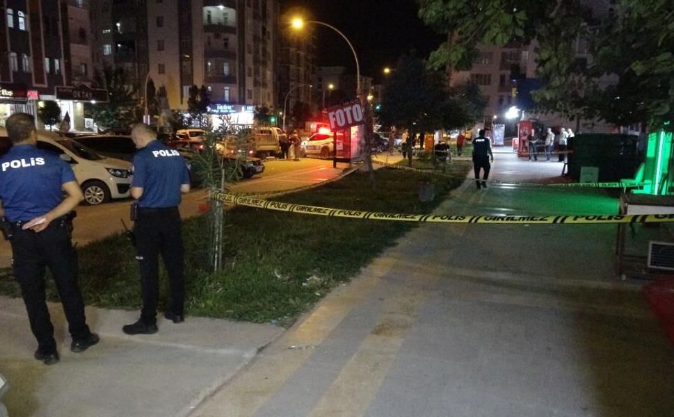 Bıçaklı Saldırı: Genç Yoğun Bakıma Alındı