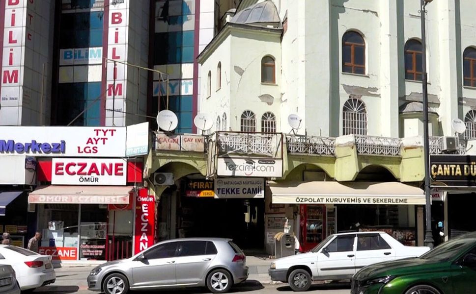 Tekke Camii çevresindeki iş yerleri mühürlendi